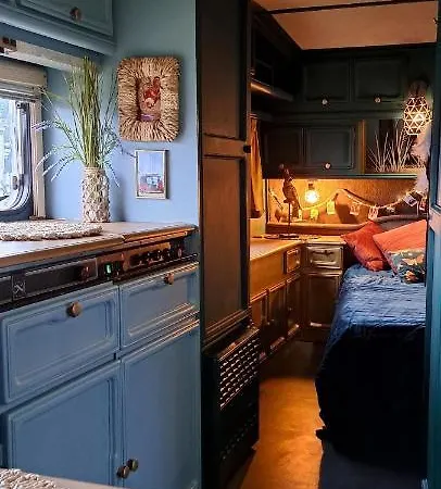 Campingplads Przyczepa Mumbai *