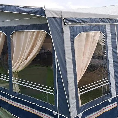 Campingplads Przyczepa Mumbai *